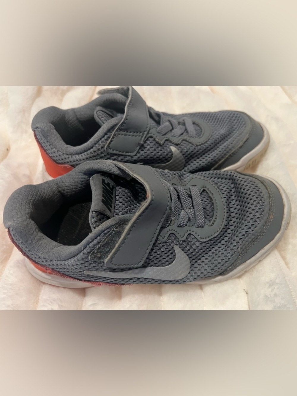 Nike Toddler Boys Sneakers Size 11C Grey Red Velcro Athletic - Picture 4 of 7